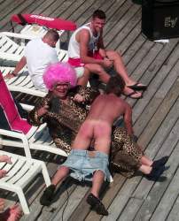 Afternoon spanking competition!