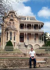 Antebellum mansions - 7th and Guadaloupe