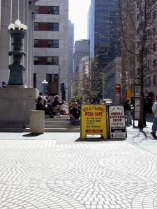 Lunchtime in the financial District. People gather on the steps of the Stock Exchange to
sit in the sun.
