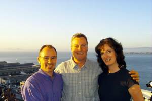 No evening with le Duc is considered complete without a performance from
the great singing troupe, Les Invalides. Their well lubricated voices
kept us enthralled throughout the evening. They are known only by their
stage names - Jimmy Strongvoice, Hunter Fullfellow and Donna Perimetera.