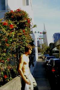 Down another hidden street, this one with a view of the Transamerica Pyramid.