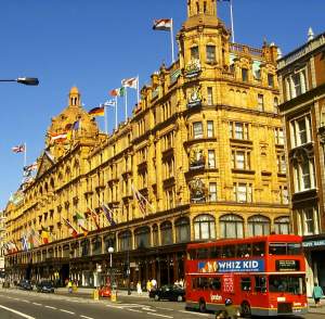 I mentioned Harvey Nicks as the "other" department store - well here's the more
famous one, Harrods - closed, today, unfortunately.