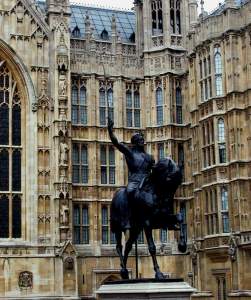Richard the Lion Heart, in front of the Houses of Parliament. Walking around here, it's no lie to say that you can
feel the history, particularly in the street-names - Canon Row, The Sanctuary, Birdcage Walk.
