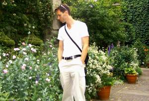 In the garden at the old church, St Mary's of Lambeth, now a museum of garden history. The actual museum
was nothing too special, but there was the usual complement of smiling old ladies working there.
