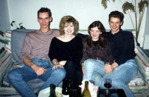 I just realized that the previous photo was almost identical to this one, the last time
we were all together, in 1989. Amazing similarity in pose, although my siblings all seem to have
had bigger hair back then.