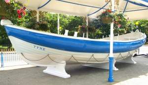 A memorial to the first lifeboat, the invention of which is the second thing South Shields is known for. The
first thing is that Cathrine Cookson, one of the best-selling authors in the World, was born here.
If you haven't heard of her, it probably means you're behind on your ladies' romance novels :)