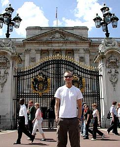 Brett outside the gates of Buckingham Palace