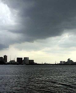 A thunderstorm approaches Boston yesterday. Unfortunately, there didn't end up being much in the way
of spectacular lightning.