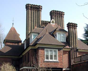 Typical English suburban architecture. Edwardian (?) Lots of chimneys, any rate.