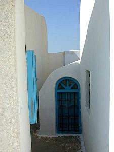 Perfect form, on Santorini